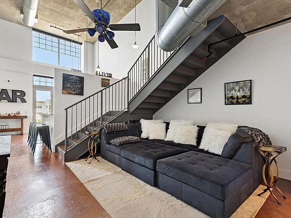 2nd image of 185 NE 4th Ave APT 306