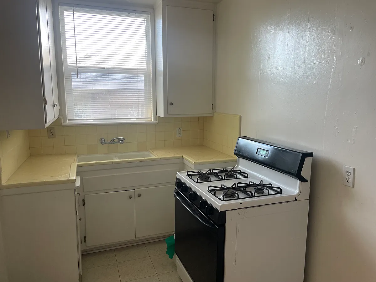 Building Photo - 307 E Heald Ave #3