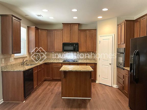 4th image of 801 Sonoma Dr