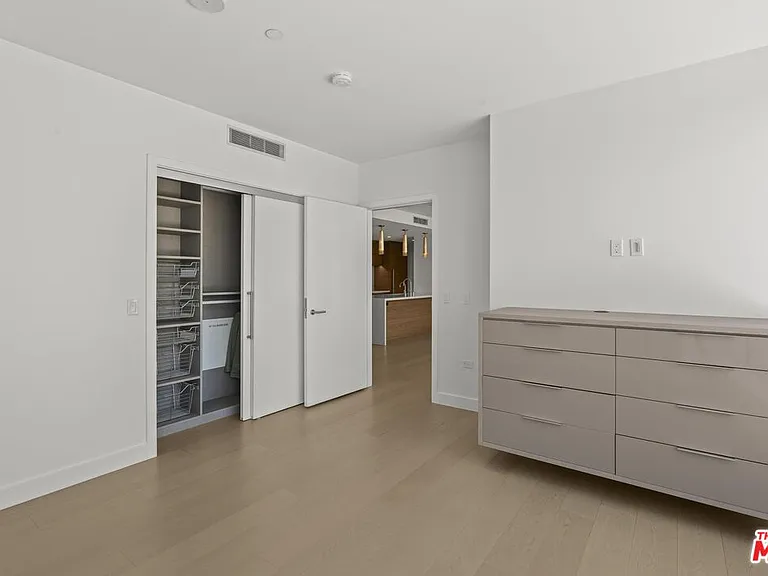 888 W East St #202 — Photo 27