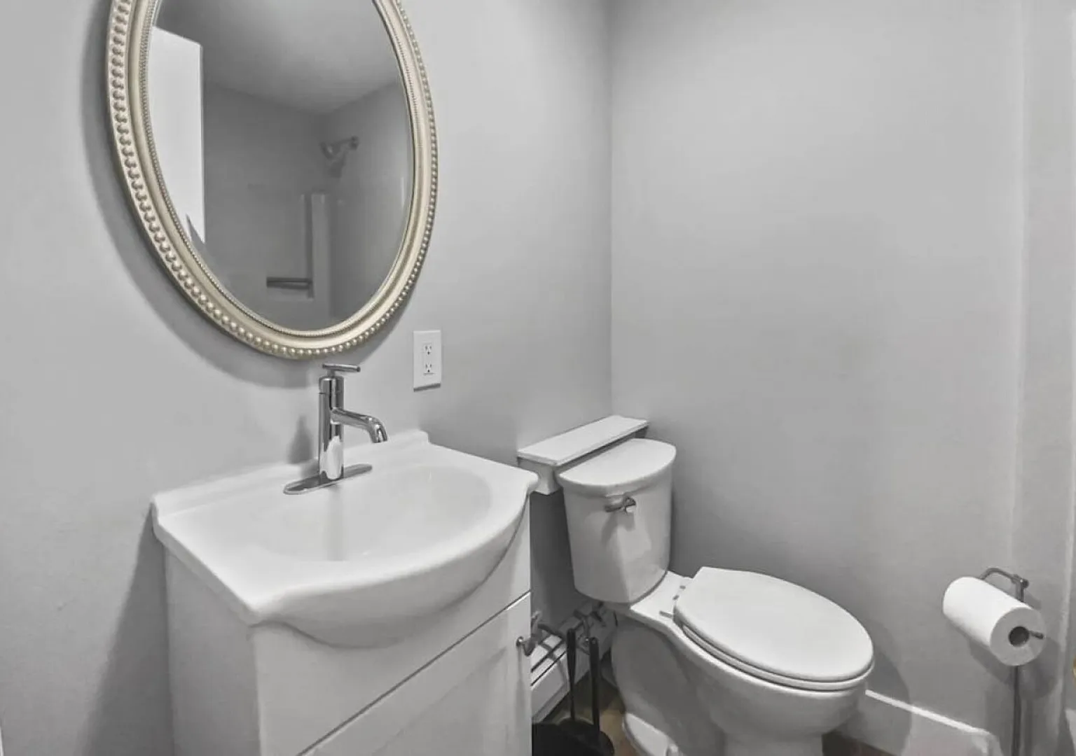 Elegant Retreat in Stamford's Heart — Photo 2