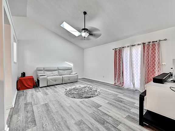 4th image of 2454 Ferdinand Dr