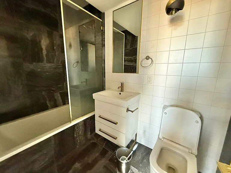 1052 Dean St #4R — Photo 8