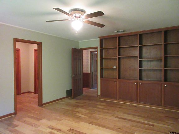 2nd image of 1106 Canada St