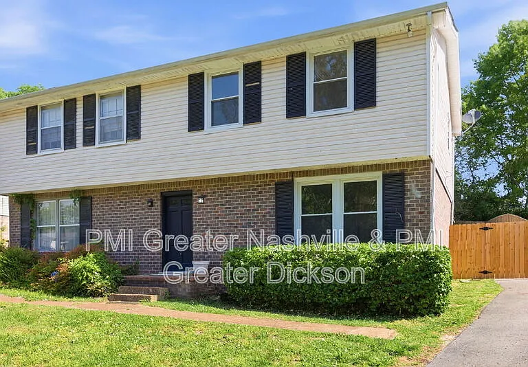 704 McPherson Dr — Photo 1