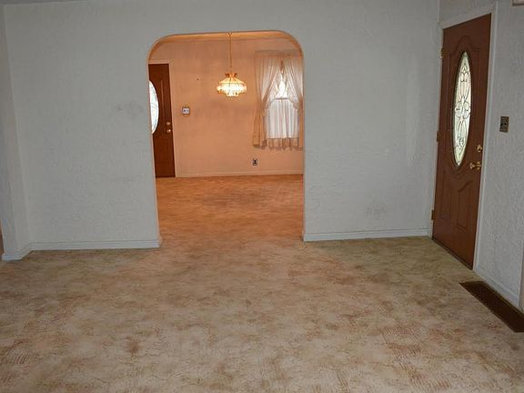 5th image of 2605 Summit St