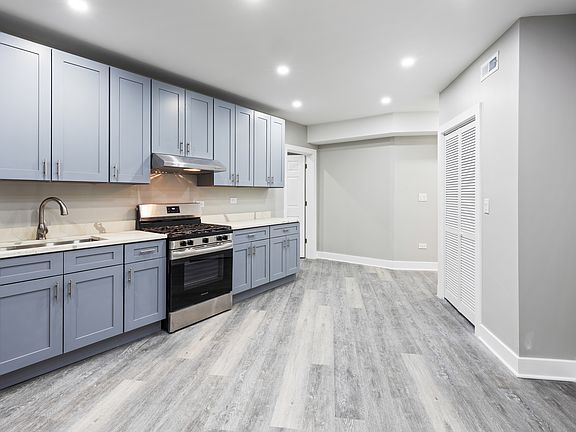 3rd image of 1821 S Canalport Ave #202