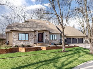 1133 Edgewater Dr, Naperville, IL 60540