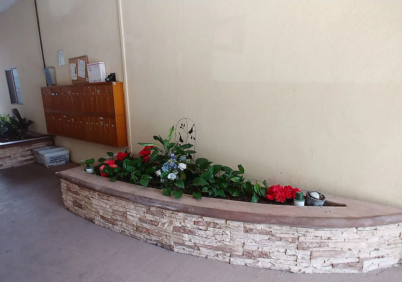 Courtyard at Cordova Apts — Photo 4