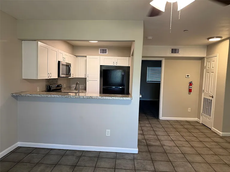 6414 Sloan St #7 — Photo 6