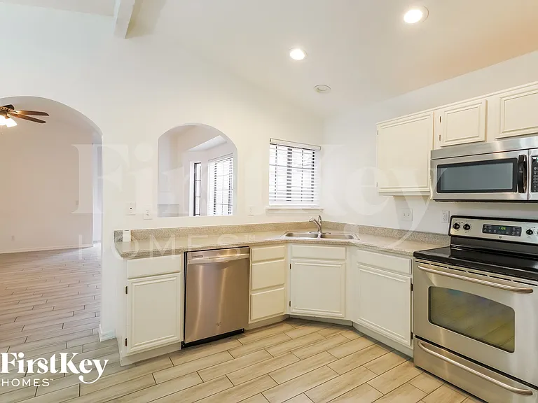 1622 E Villa Theresa Dr — Photo 8