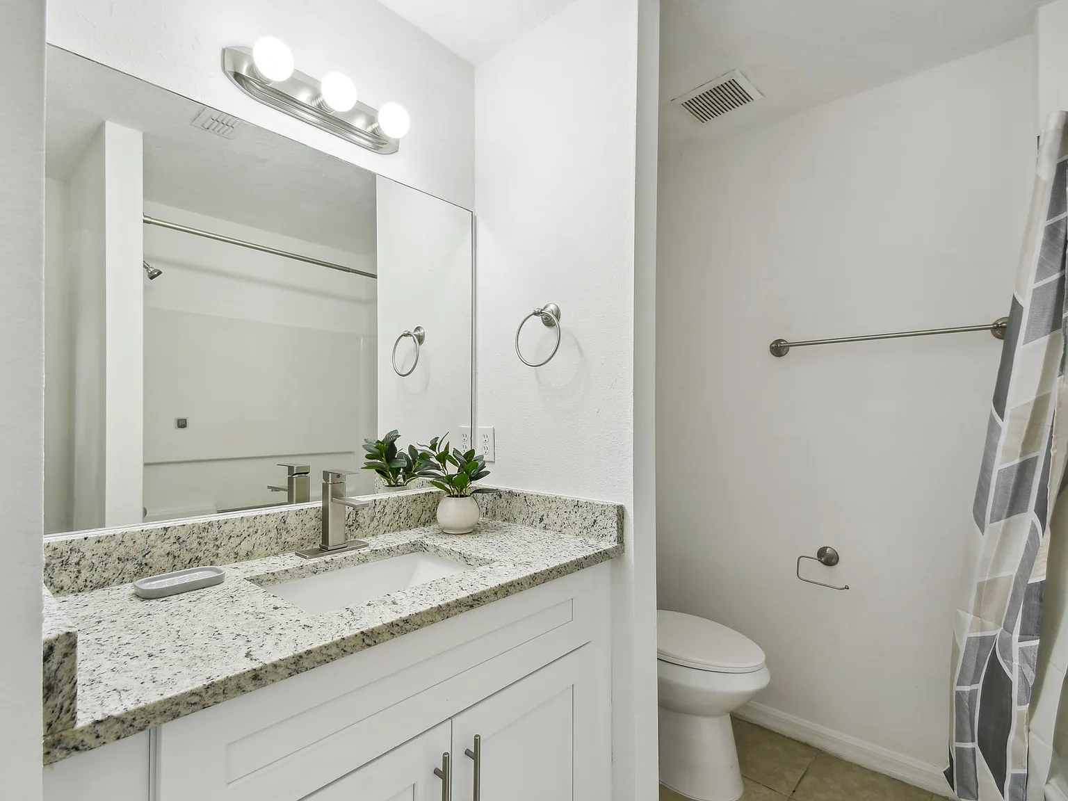 3 bed, 1222 sqft, $1,595 — Photo 2