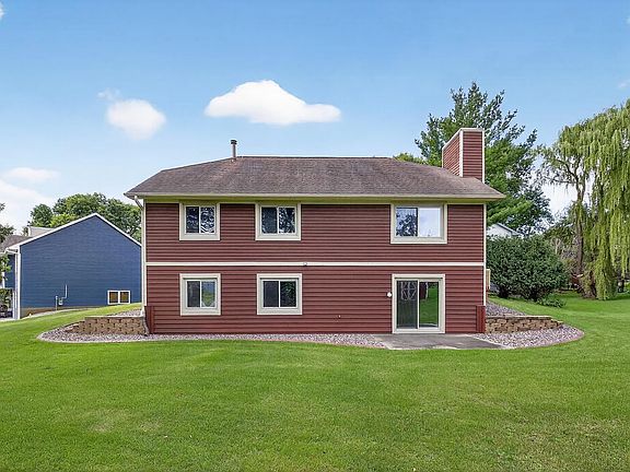3rd image of 4543 Arbor Dr NW