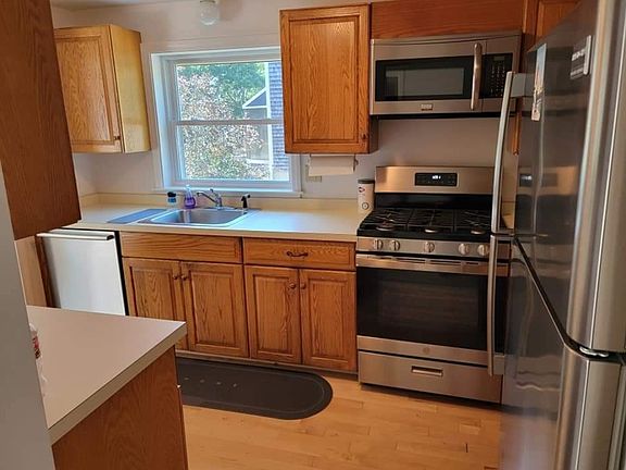 3rd image of 6 Harbor Hill Dr
