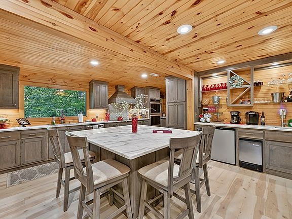 5th image of 171 Mountain Lake Cir