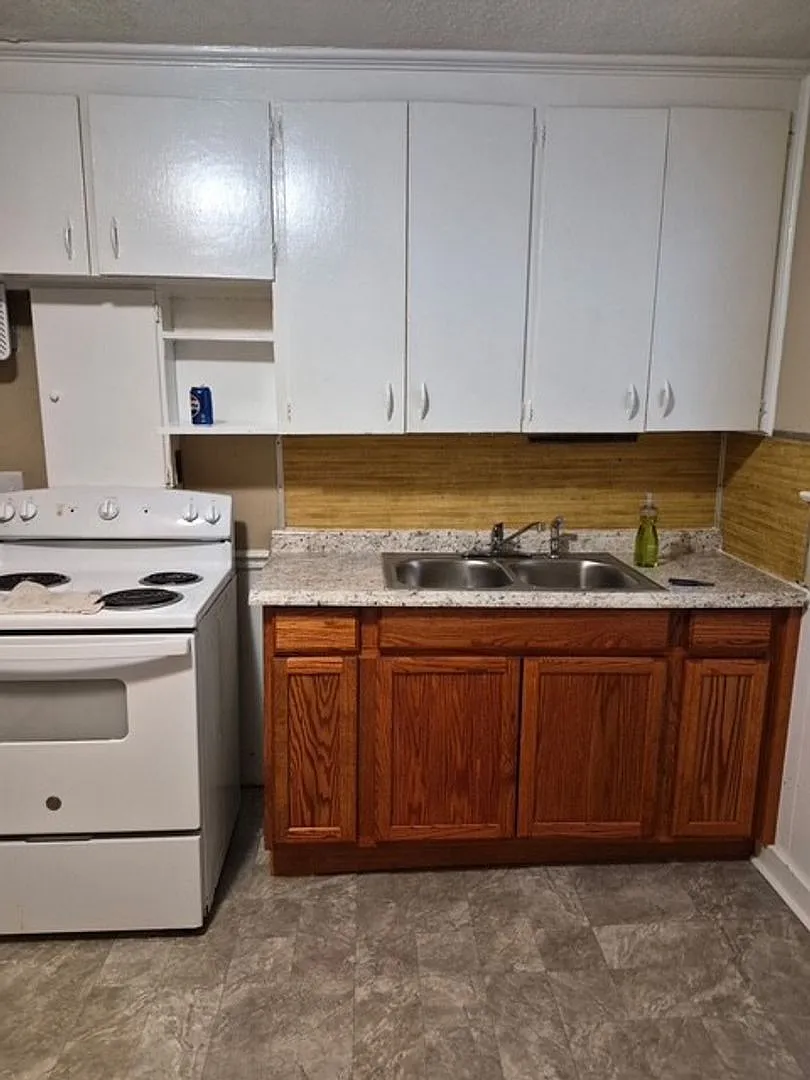 702 N. Horner Boulevard — Photo 2