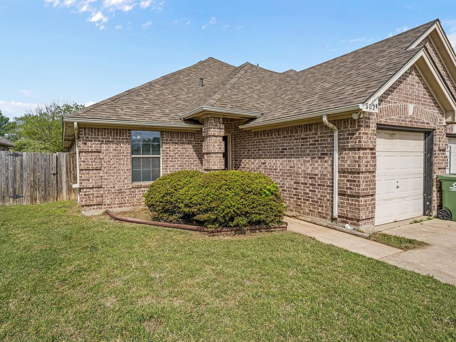 3 bed, 1279 sqft, $1,790 — Photo 2