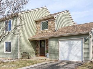 104 Red Cedar Dr, Streamwood, IL 60107