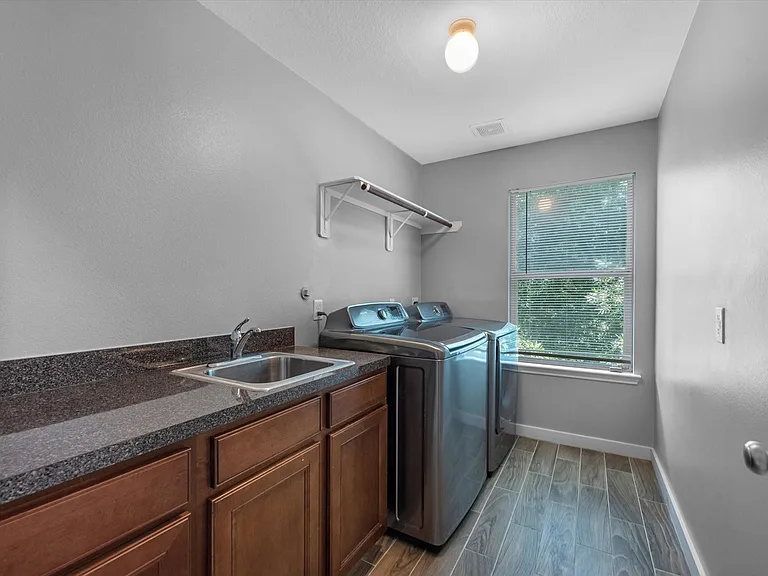 6131 Settlers Lake Cir W — Photo 13