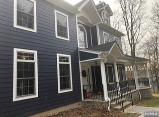 124 Lawrence Rd, Mahwah, NJ 07430