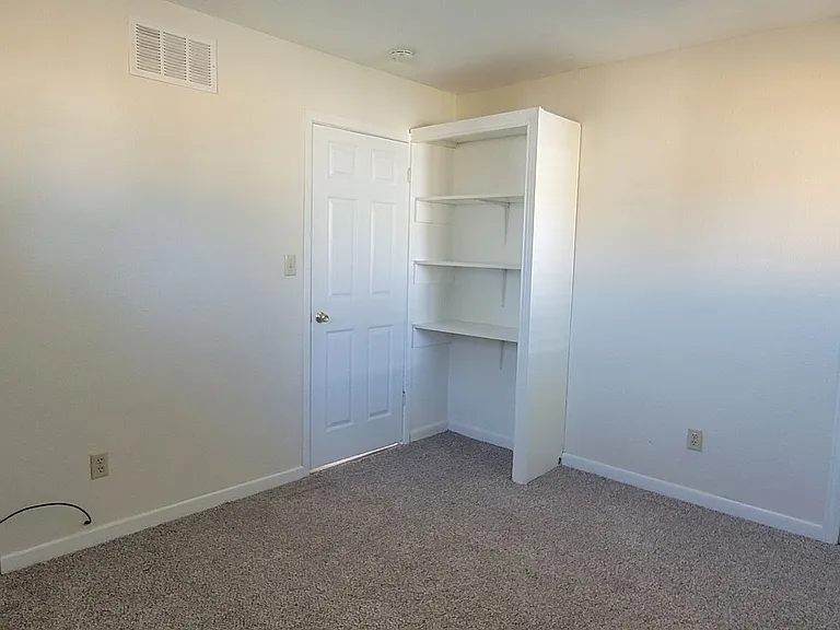 727 Clover Ave — Photo 8
