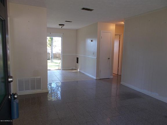 4th image of 412 Capricorn Ln