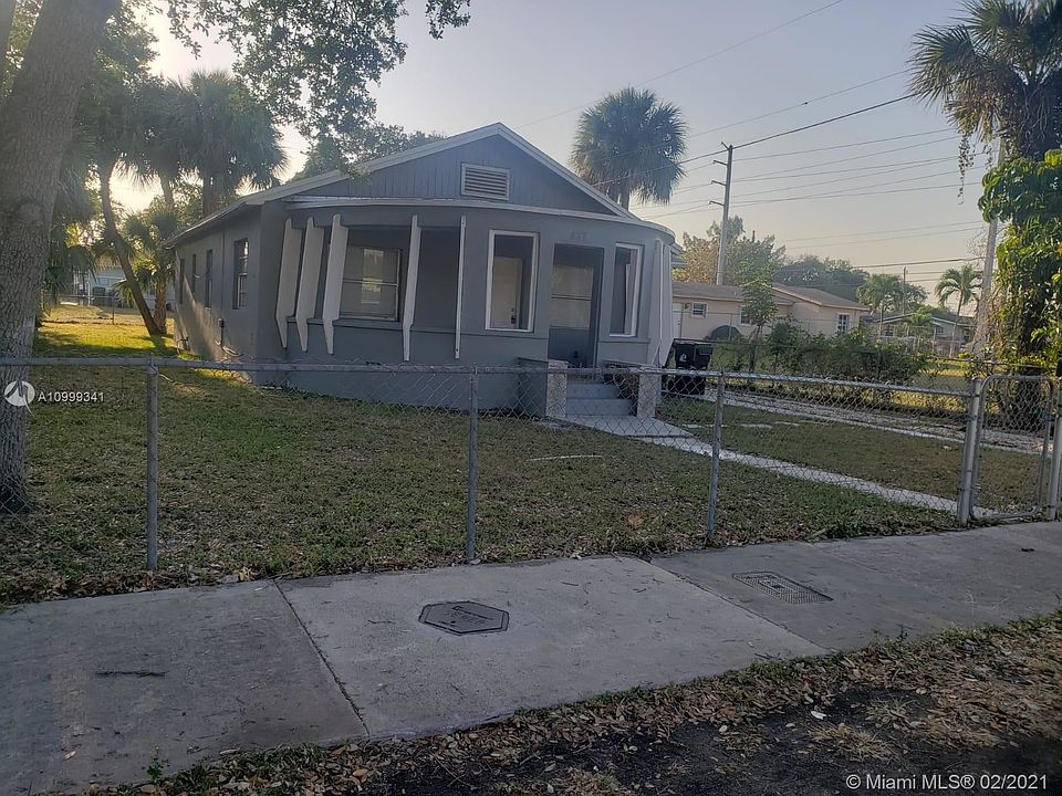 1st image of 437 NW 15th Way
