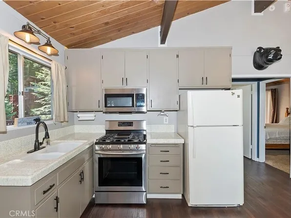 28393 Larchmont Ln #28393, Lake Arrowhead, CA 92352