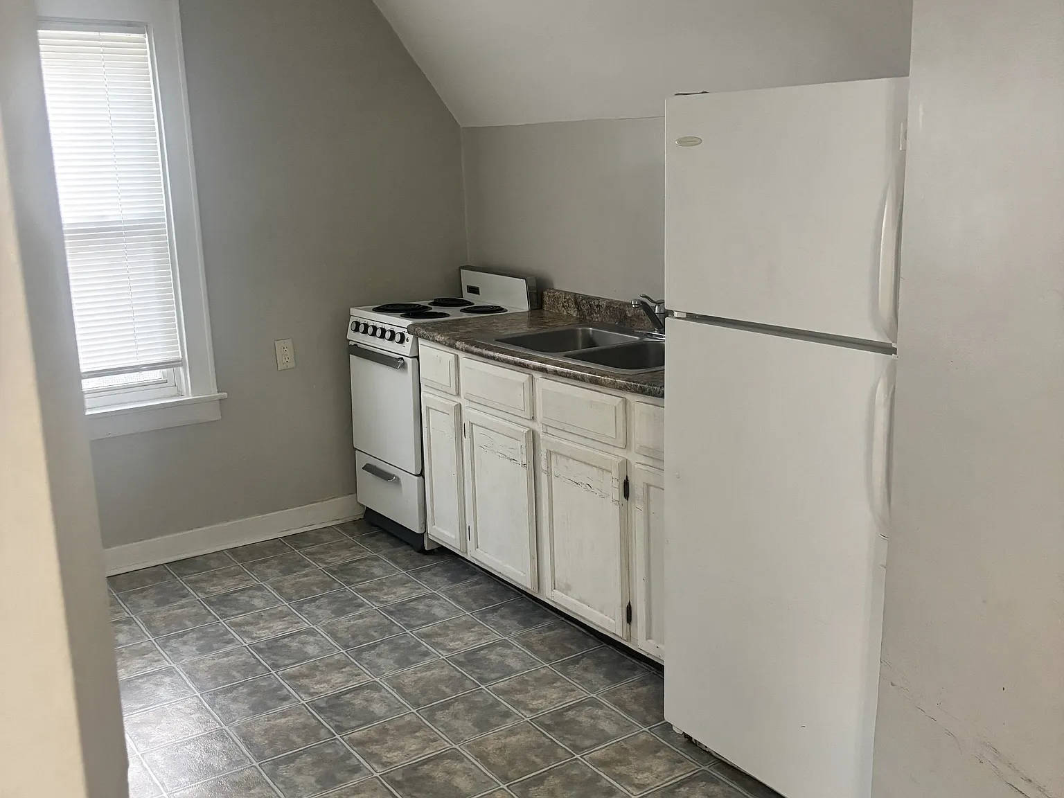 317 Weston - 3 — Photo 3