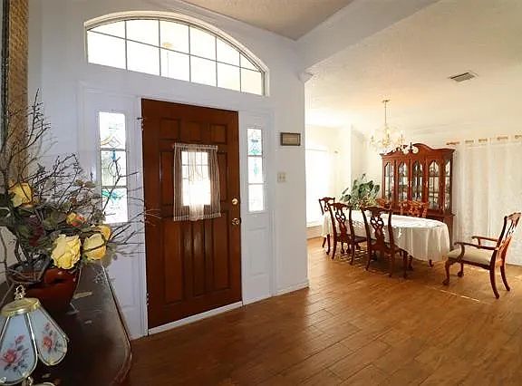 2nd image of 2117 Larkspur Dr