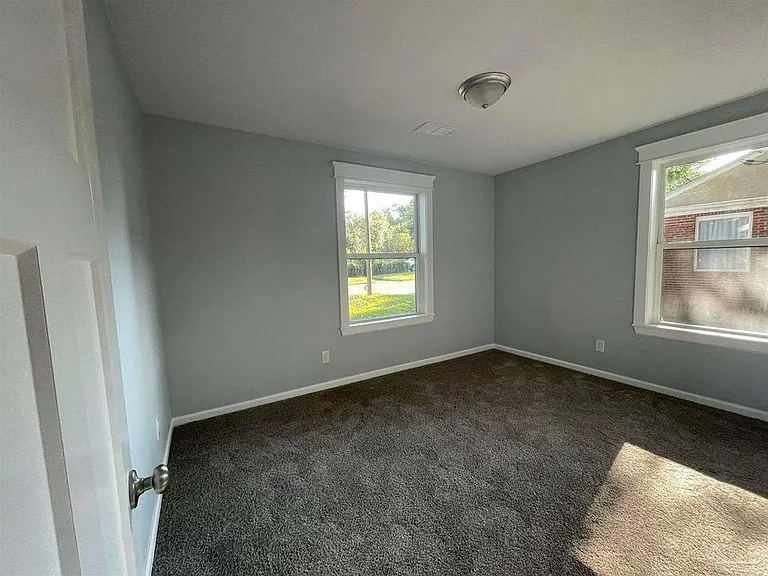 810 W Lakeview Ave — Photo 10