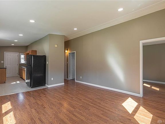 3rd image of 820 Johnson Ave