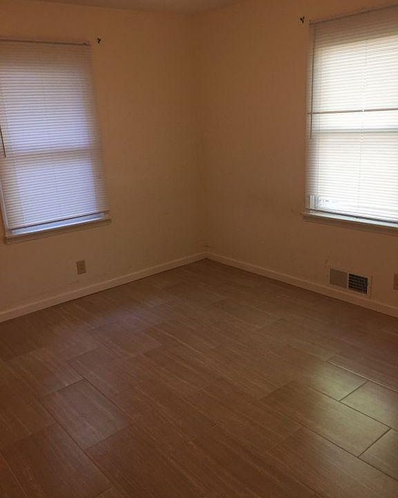 2nd image of 203 S Gray Dr