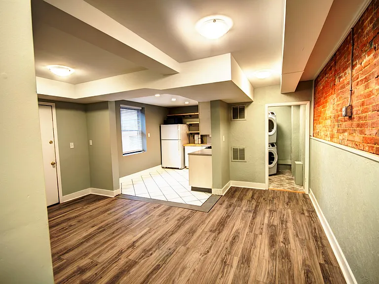 2019 E Pratt St #B — Photo 2