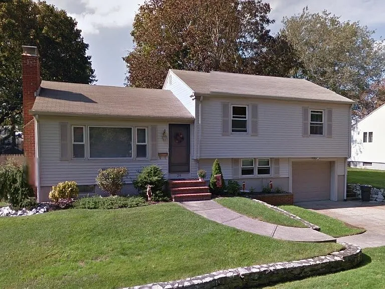 Cherry St — Photo 1