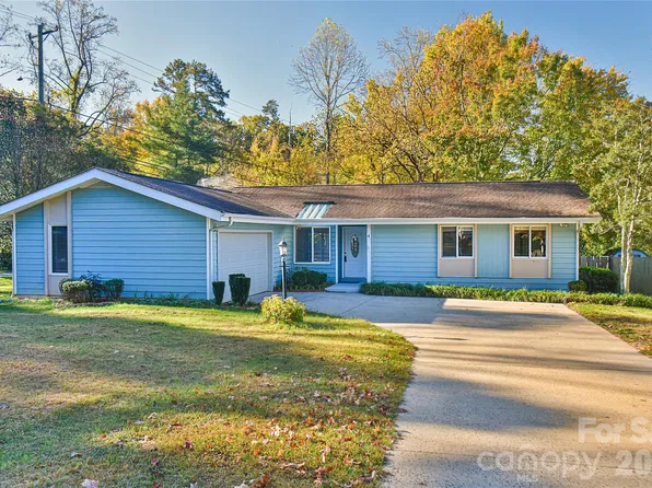 4 Knoll Ridge Dr, Asheville, NC 28804