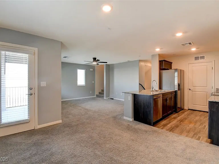 7030 Spicy Merlot St — Photo 10