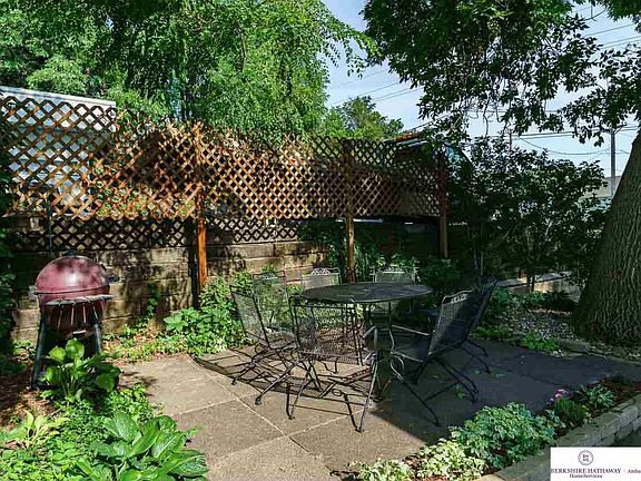 5th image of 20564 Glenn St