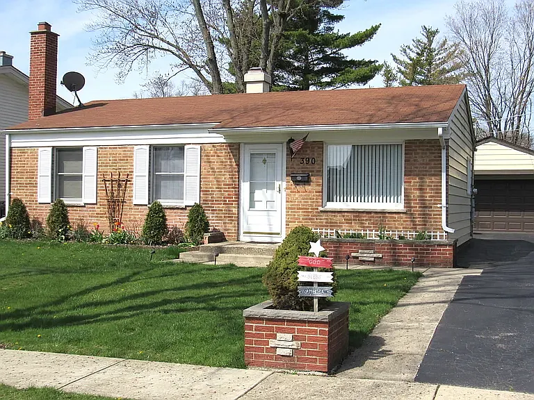 390 Diane Dr — Photo 1