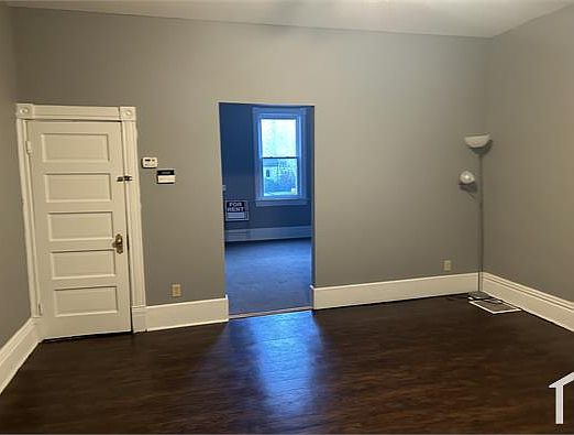 3rd image of 4303 Margaretta Ave Floor 1