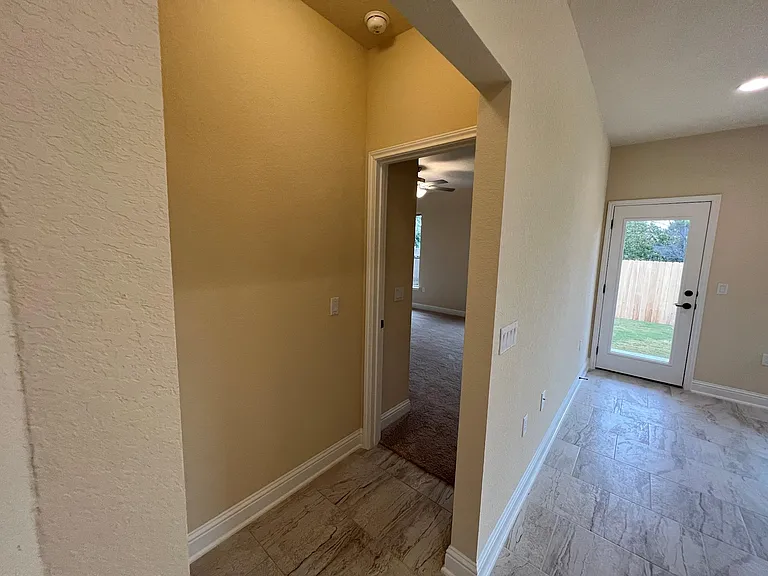 704 Falkland Trce — Photo 8