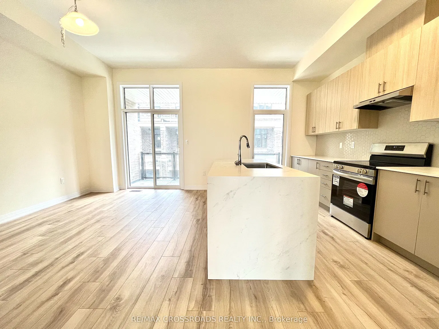 4 bed, $3,600 — Photo 4