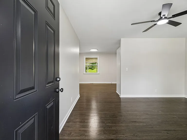 2208 Larimore Dr — Photo 2