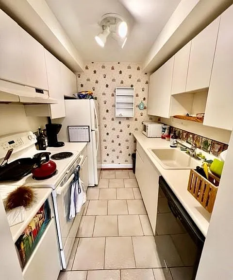 19 Wiget St #202 — Photo 4