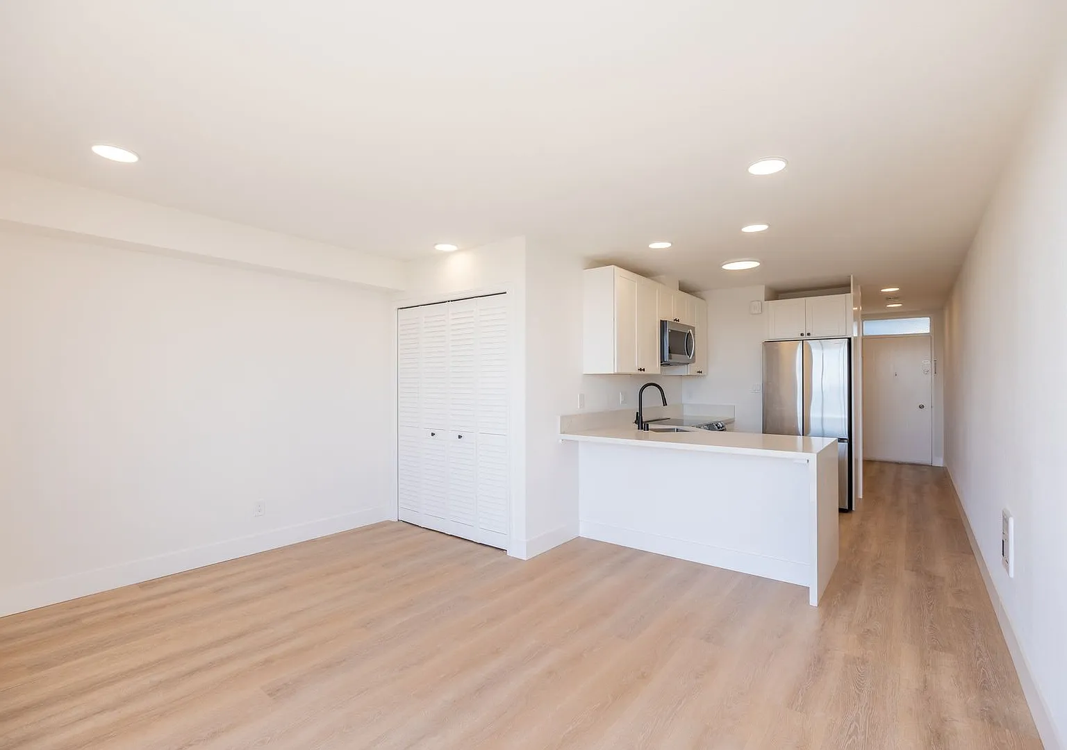 940 Guerrero Street (1082r) — Photo 2