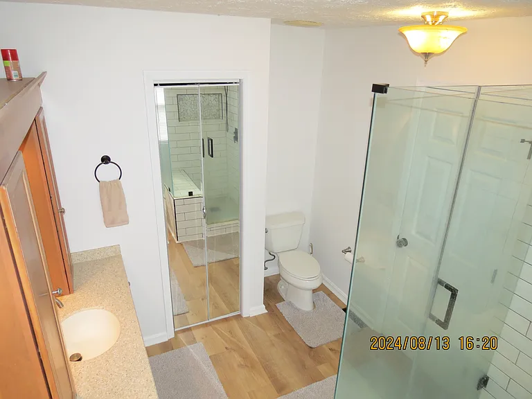 Master Bedroom Bathroom