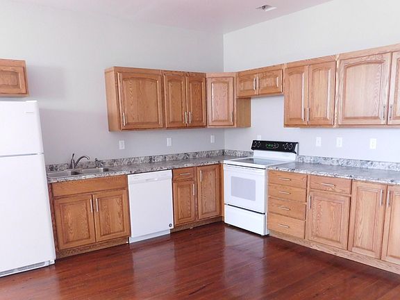4th image of 524 Saint James Ave