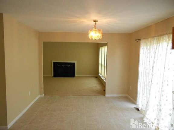 4th image of 7583 Greenway Ln