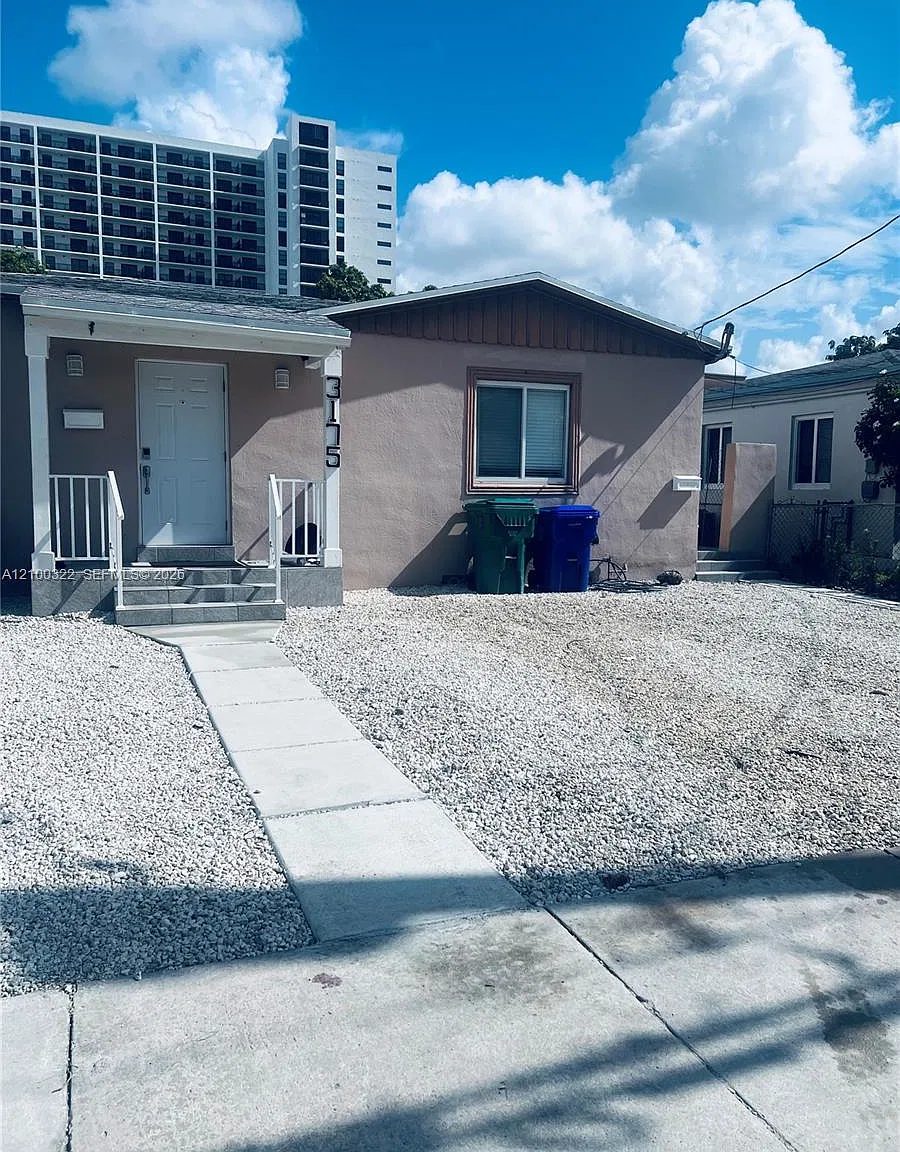 Amnd Miami Suburban Acres — Photo 1