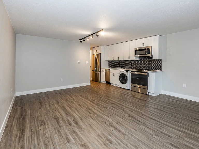 758 Clarkson — Photo 22